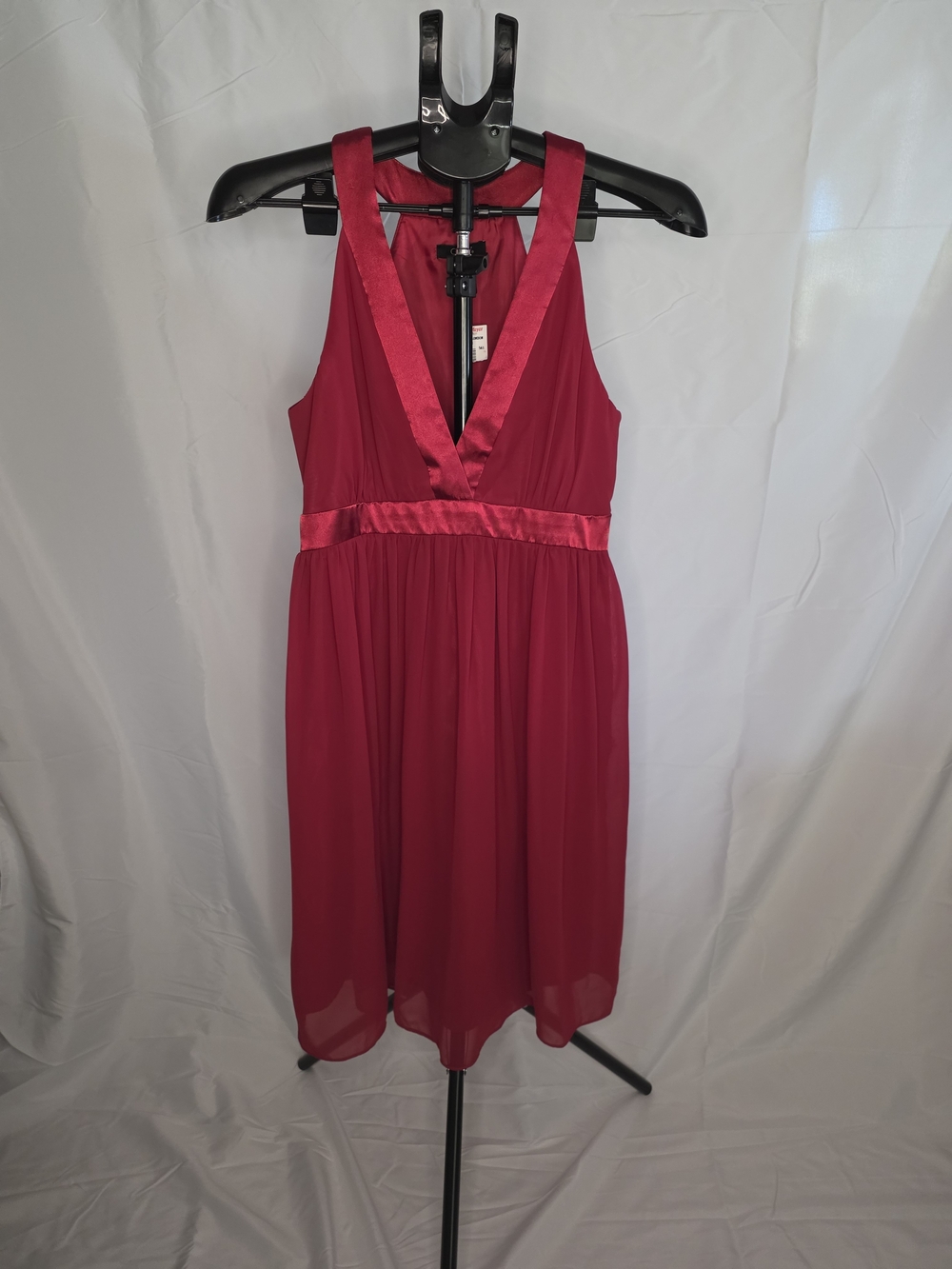 Maggy London Red V-Neck Satin-Trim Chemise
